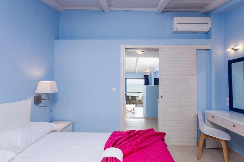 Elpiniki Luxury Apartments Nea Poteidaia Esterno foto
