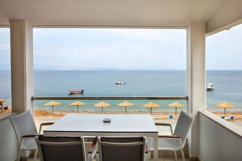 Elpiniki Luxury Apartments Nea Poteidaia Esterno foto