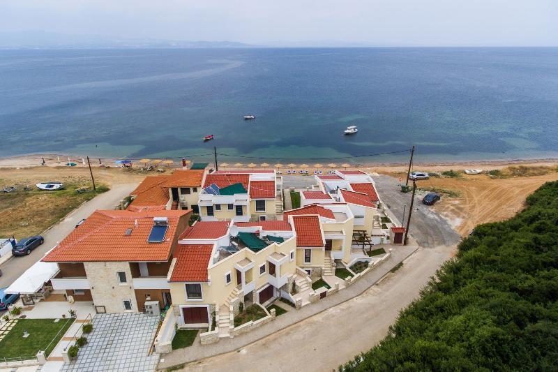 Elpiniki Luxury Apartments Nea Poteidaia Esterno foto
