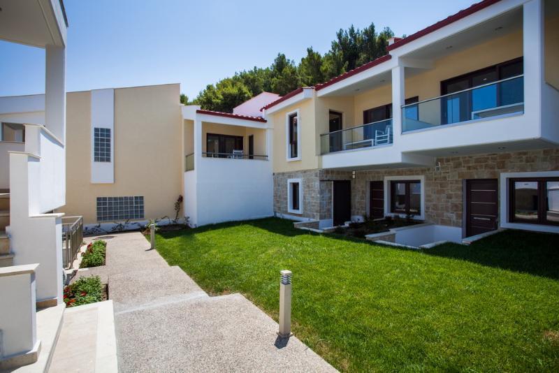Elpiniki Luxury Apartments Nea Poteidaia Esterno foto